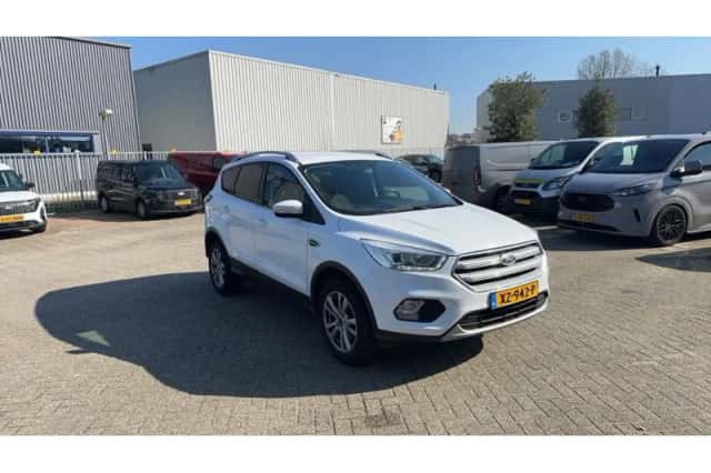 Ford Kuga (2019) thumbnail 5