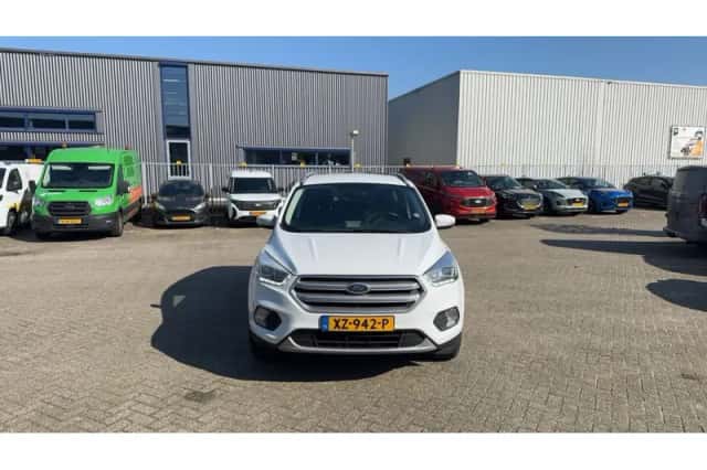Ford Kuga (2019) thumbnail 6