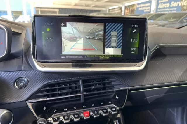Peugeot 2008 (2021) thumbnail 10