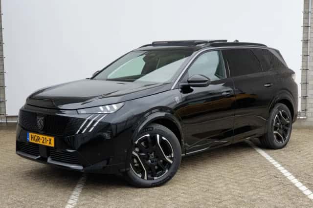 Peugeot E-5008 (2025) thumbnail 1
