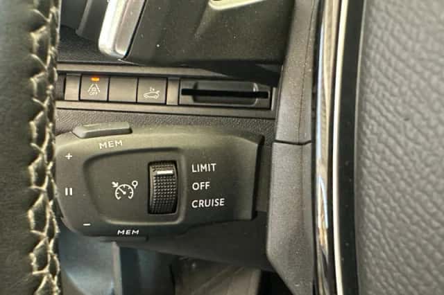 Peugeot 3008 (2021) thumbnail 18