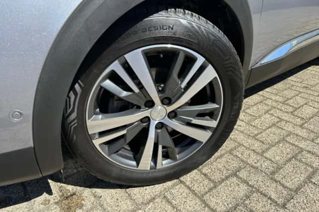 Peugeot 3008 (2021) thumbnail 4