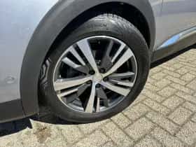 Peugeot 3008 (2021) thumbnail 4