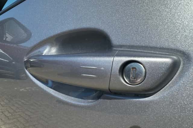 Peugeot 3008 (2021) thumbnail 6