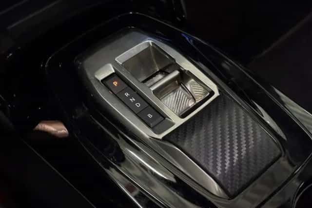 Peugeot e-2008 (2024) thumbnail 5