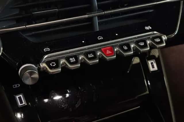 Peugeot e-2008 (2024) thumbnail 8