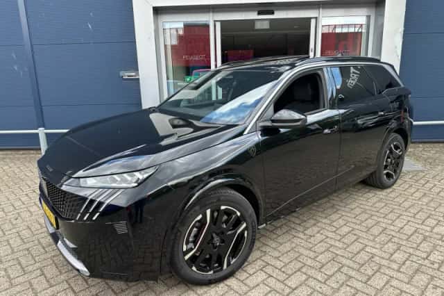 Peugeot E-5008 (2025)