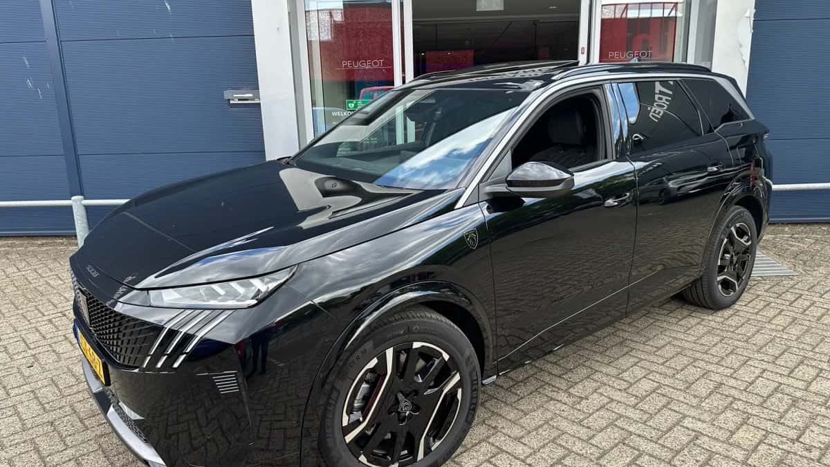Peugeot E-5008 (2025) — foto 1