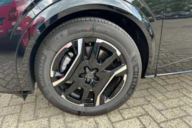 Peugeot E-5008 (2025) thumbnail 4