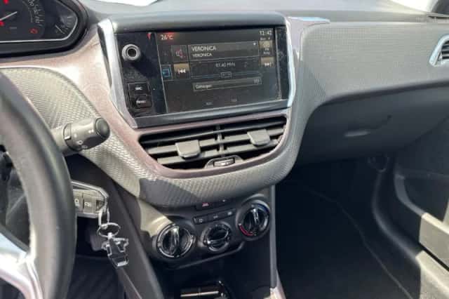 Peugeot 2008 (2014) thumbnail 4