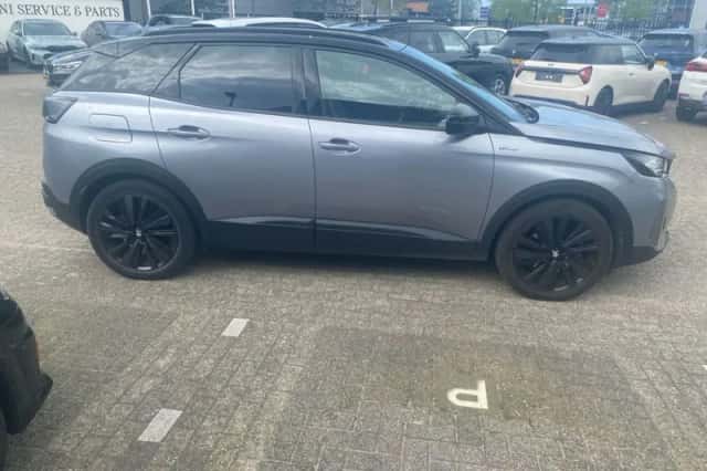 Peugeot 3008 (2021) thumbnail 5