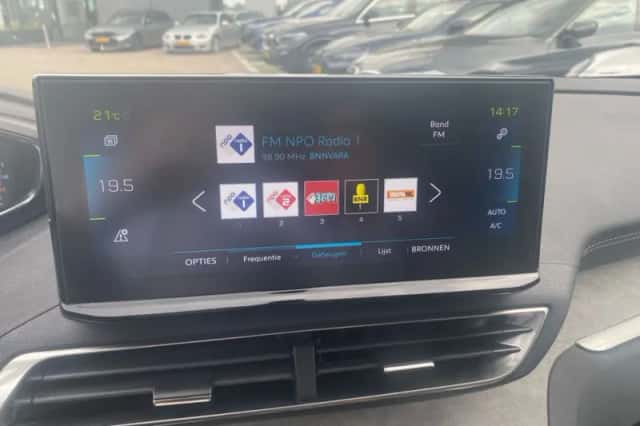 Peugeot 3008 (2021) thumbnail 10