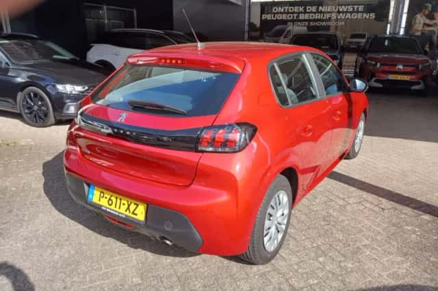 Peugeot 208 (2022) thumbnail 3