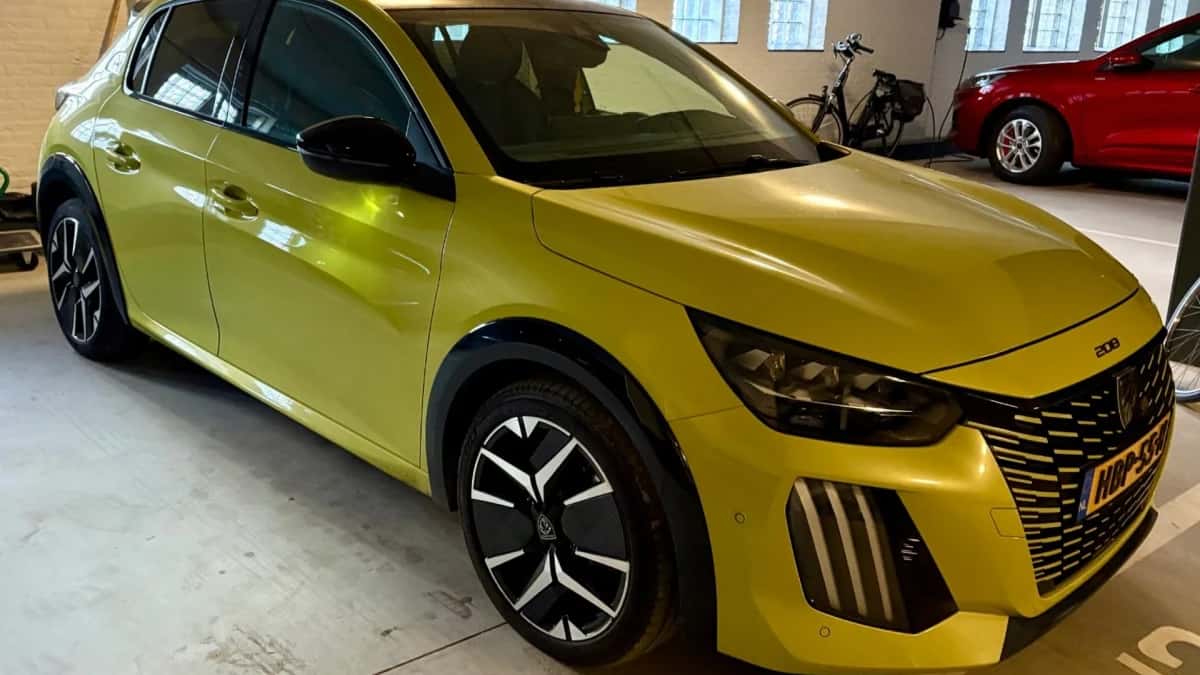 Peugeot 208 (2024) — foto 1
