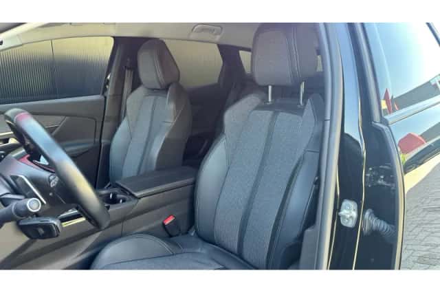 Peugeot 3008 (2022) thumbnail 3