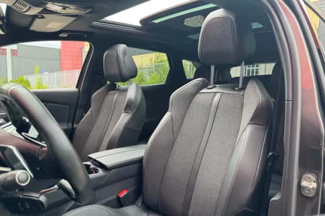 Peugeot 3008 (2019) thumbnail 3