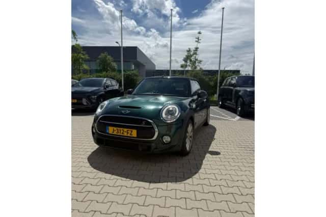 MINI Cabrio (2017) thumbnail 1