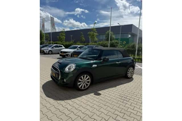 MINI Cabrio (2017) thumbnail 2
