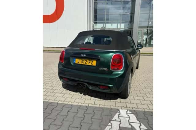 MINI Cabrio (2017) thumbnail 3