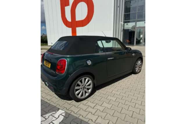 MINI Cabrio (2017) thumbnail 4