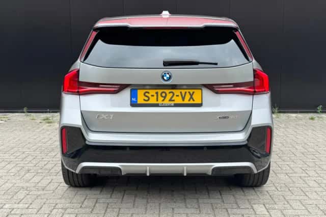 BMW iX1 (2023) thumbnail 5