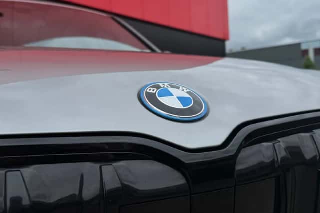 BMW iX1 (2023) thumbnail 6