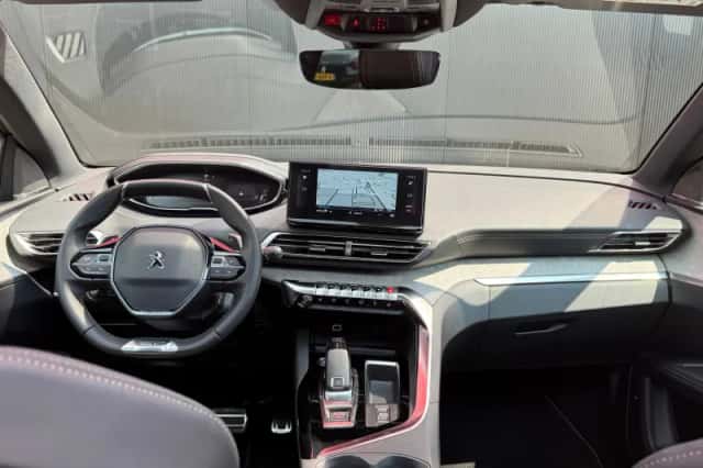 Peugeot 5008 (2022) thumbnail 2
