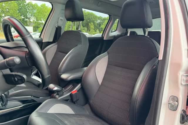 Peugeot 2008 (2019) thumbnail 3