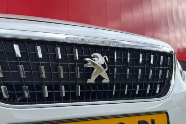 Peugeot 2008 (2019) thumbnail 5