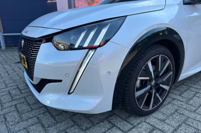 Peugeot 208 (2021) thumbnail 3