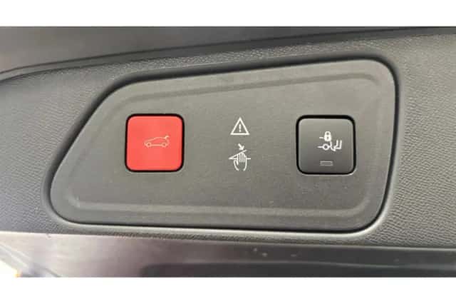 Peugeot 3008 (2017) thumbnail 5