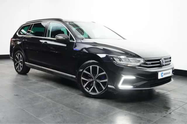 Volkswagen Passat (2021) thumbnail 3