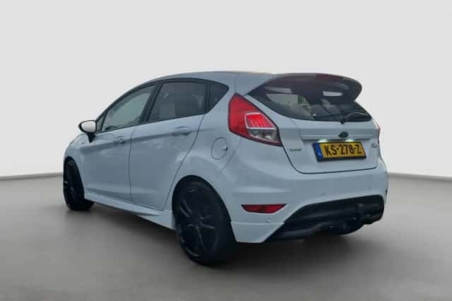 Ford Fiesta (2016) thumbnail 2