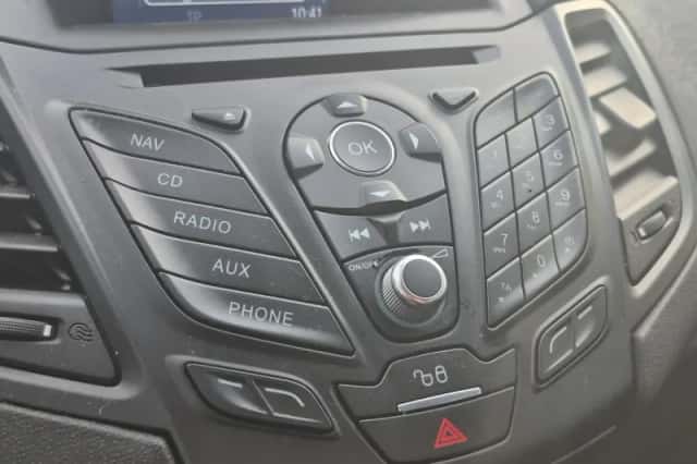 Ford Fiesta (2016) thumbnail 18
