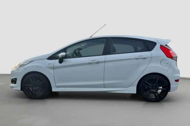 Ford Fiesta (2016) thumbnail 3
