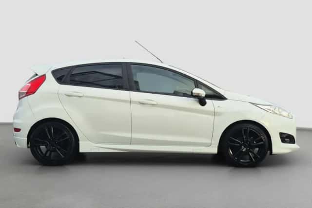Ford Fiesta (2016) thumbnail 4