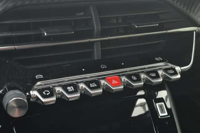 Peugeot 208 (2024) thumbnail 25