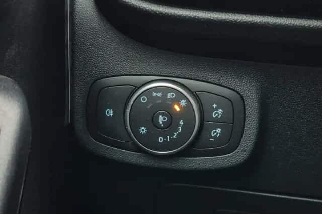 Ford Fiesta (2020) thumbnail 25