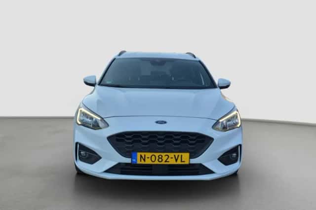 Ford Focus (2022) thumbnail 2