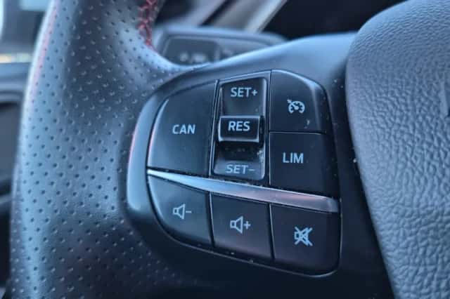 Ford Focus (2022) thumbnail 12