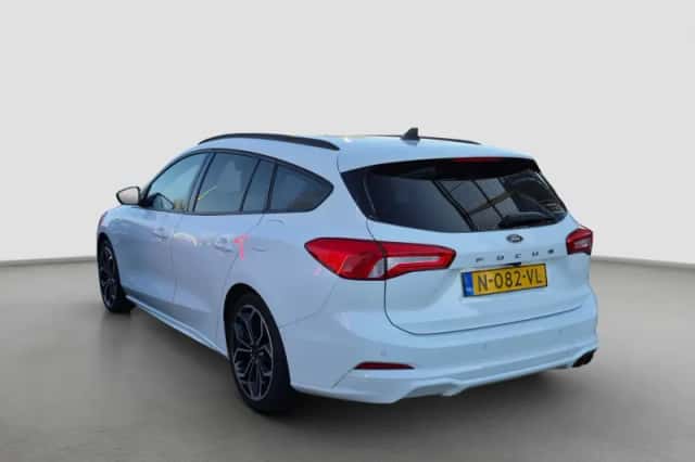 Ford Focus (2022) thumbnail 3
