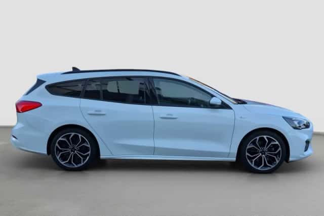 Ford Focus (2022) thumbnail 4