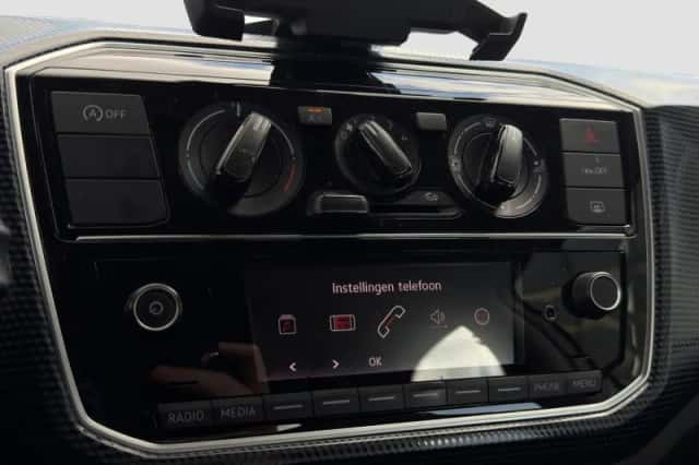 Volkswagen Up! (2023) thumbnail 25
