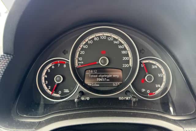 Volkswagen Up! (2023) thumbnail 9