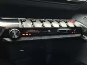 Peugeot 3008 (2023) thumbnail 14