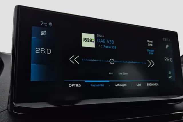 Peugeot 3008 (2023) thumbnail 36