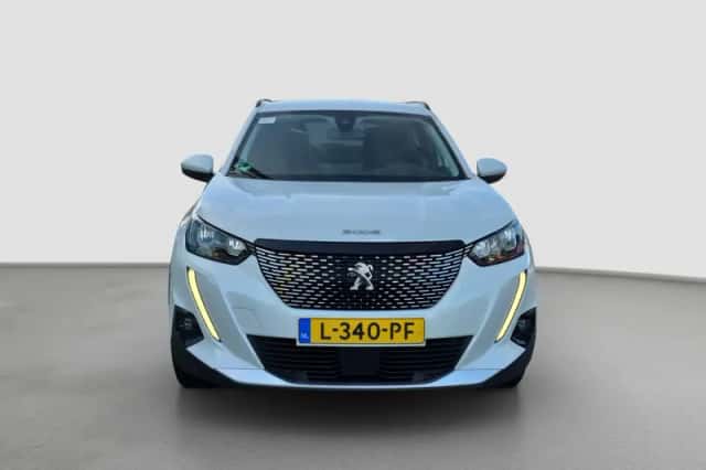 Peugeot 2008 (2021) thumbnail 4