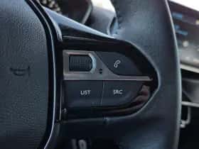 Peugeot 2008 (2021) thumbnail 8