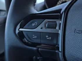 Peugeot 2008 (2021) thumbnail 9