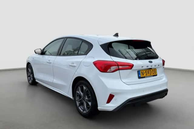 Ford Focus (2021) thumbnail 2